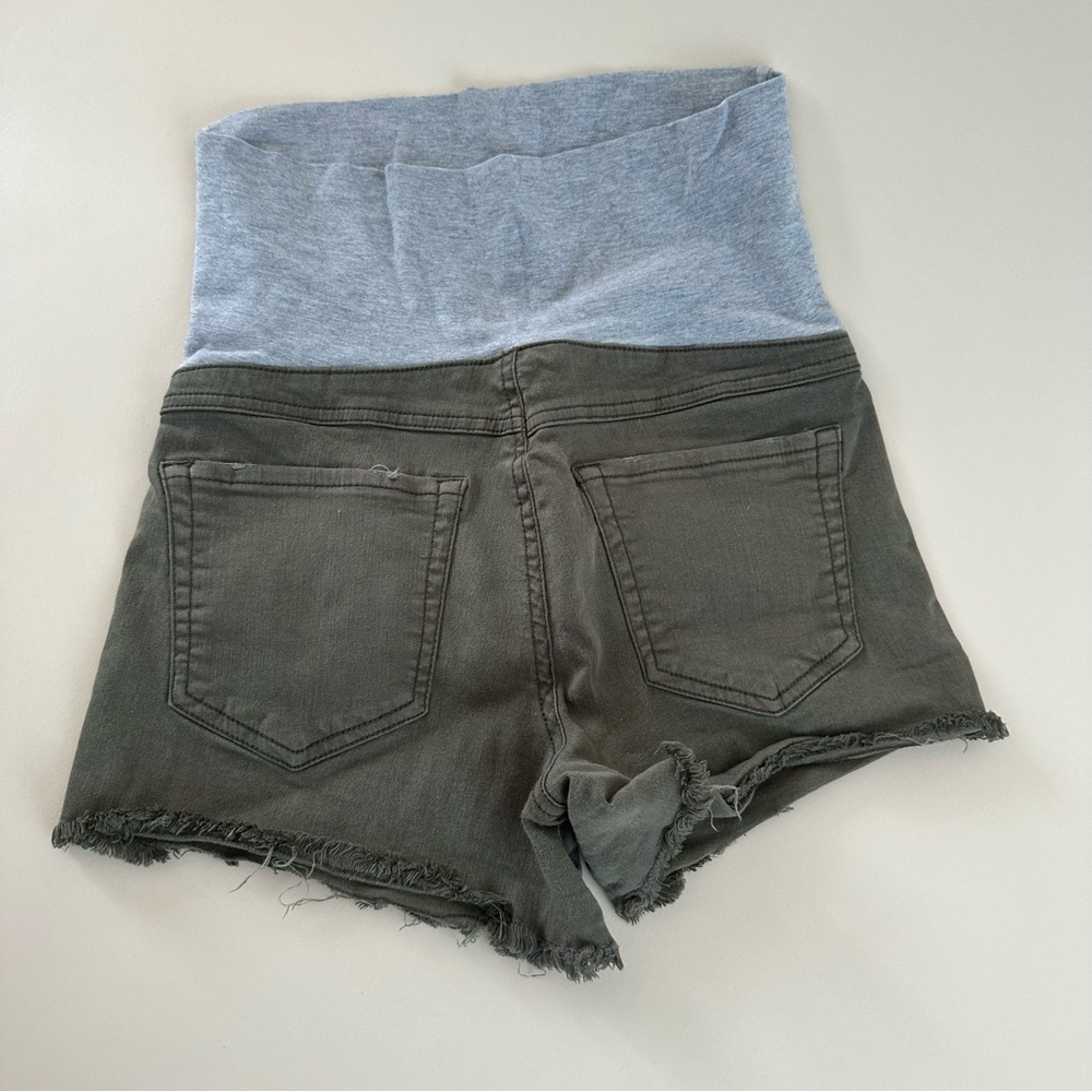 Thyme maternity shorts - Picture 2 of 3